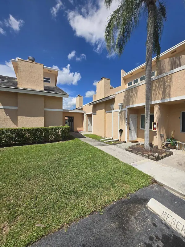 4083 CORAL SPRINGS DR #3