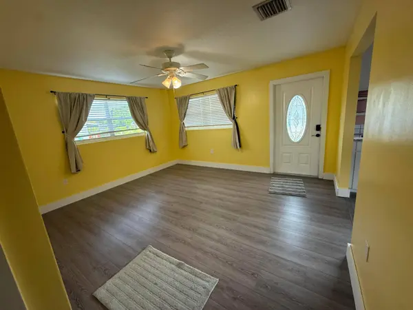 4400 APPLECREST DR, Palm Beach Gardens, FL 33410