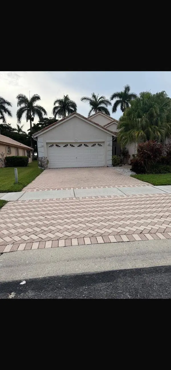 1951 OAK BERRY CIR, Wellington, FL 33414