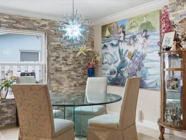 707 SW 3RD AVE, Hallandale Beach, FL 33009