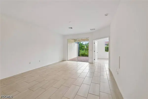 2583 Vine AVE, Naples, FL 34120