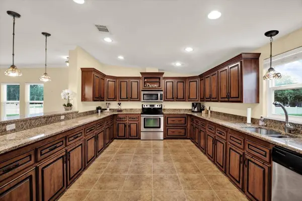 17403 ESTES RD, Lutz, FL 33548