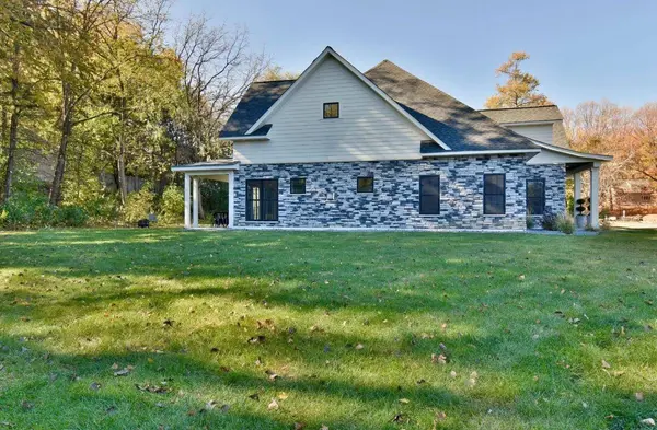 1022 Gardner ST E, Wayzata, MN 55391
