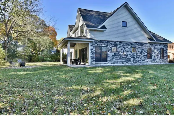 1022 Gardner ST E, Wayzata, MN 55391