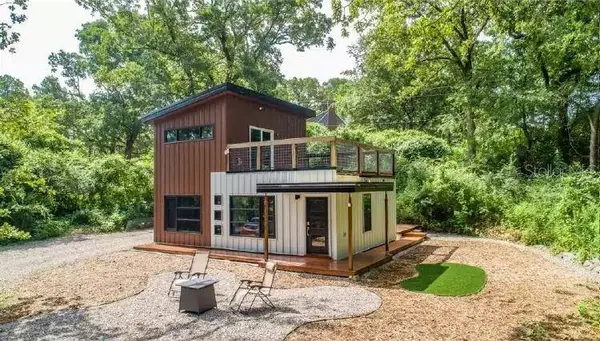 256 RAVENSWOOD BLVD