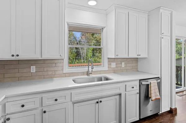 1355 Eide CIR, Arden Hills, MN 55112