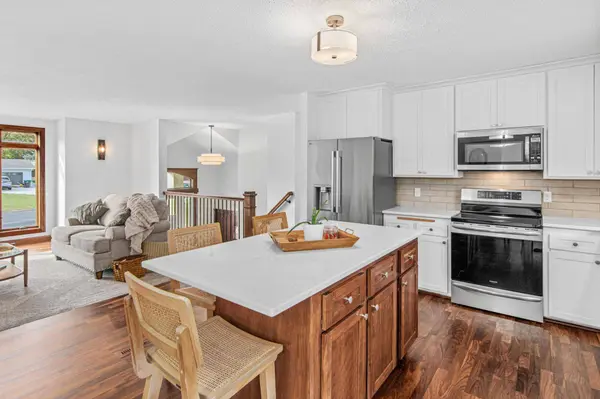 1355 Eide CIR, Arden Hills, MN 55112