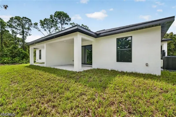 4704-4706 30th ST SW, Lehigh Acres, FL 33973