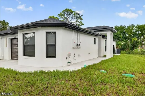 4704-4706 30th ST SW, Lehigh Acres, FL 33973