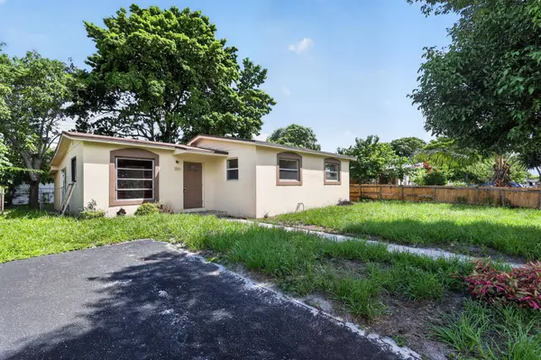 2740 NW 2ND ST, Boynton Beach, FL 33435