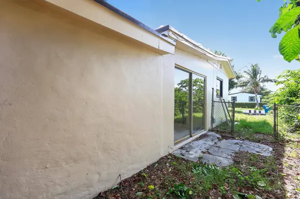 2740 NW 2ND ST, Boynton Beach, FL 33435