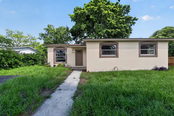 2740 NW 2ND ST, Boynton Beach, FL 33435