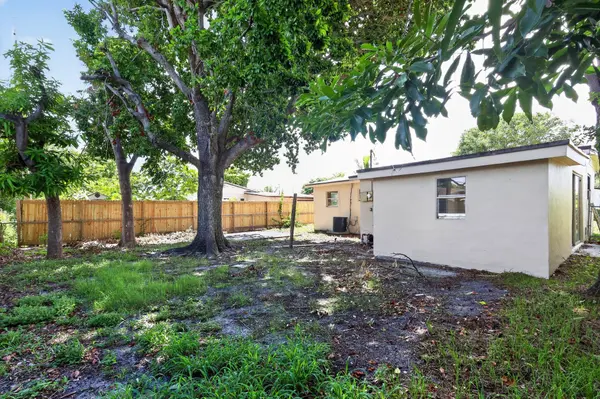 2740 NW 2ND ST, Boynton Beach, FL 33435