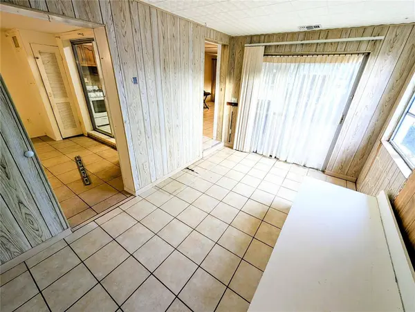 824 E 9TH AVE, New Smyrna Beach, FL 32169