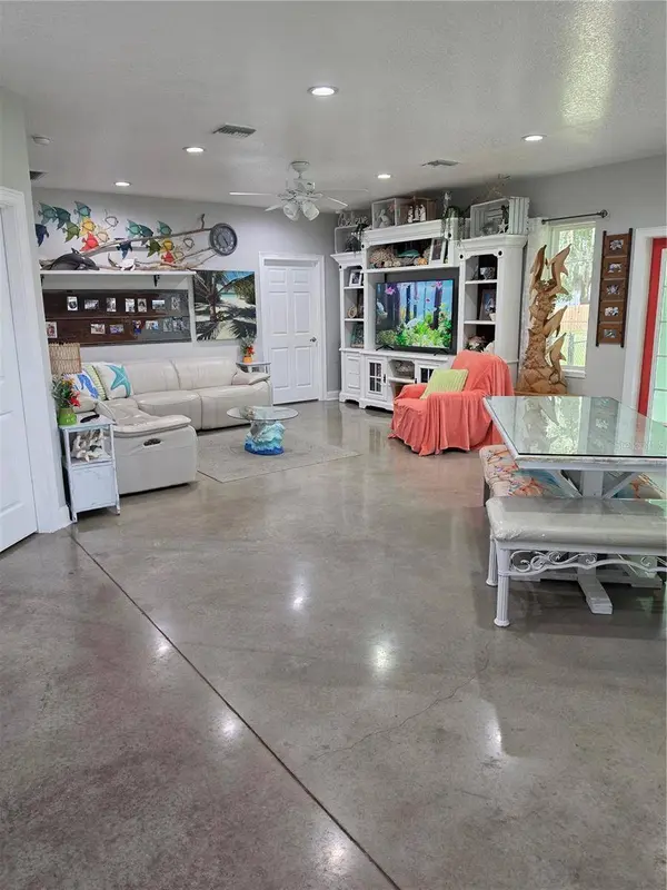 390 HENDERSON AVE, Seffner, FL 33584