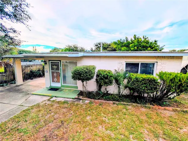 824 E 9TH AVE, New Smyrna Beach, FL 32169