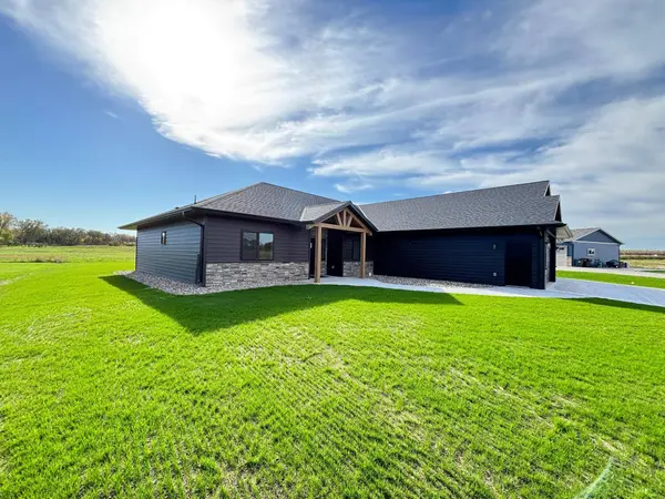 407 Halfaday DR, Sauk Centre, MN 56378