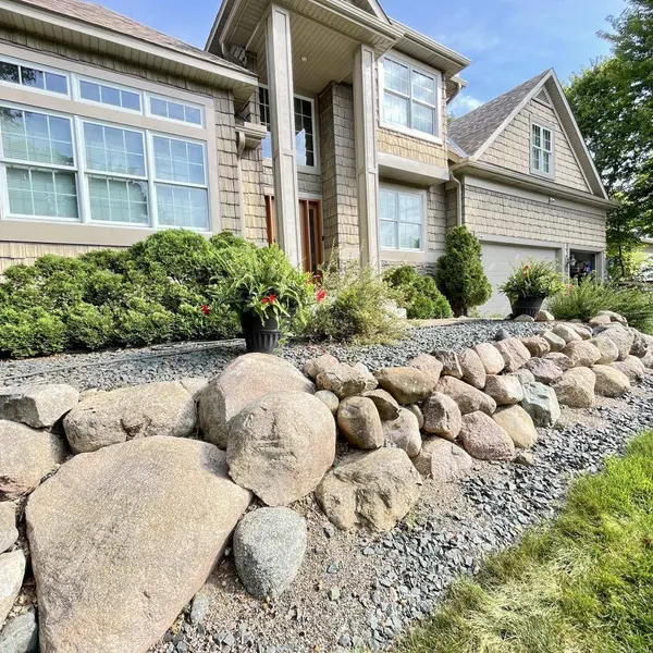 5132 Oxbow PL, Champlin, MN 55316