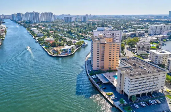 111 Golden Isles DR #D2, Hallandale Beach, FL 33009