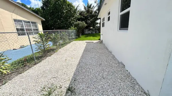 1140 NW 111TH ST, Miami, FL 33168