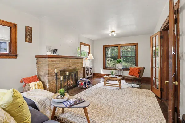 915 Walwood Place, Kalamazoo, MI 49007
