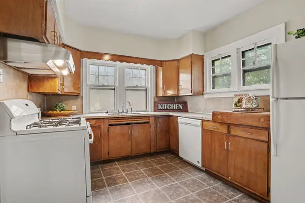 915 Walwood Place, Kalamazoo, MI 49007