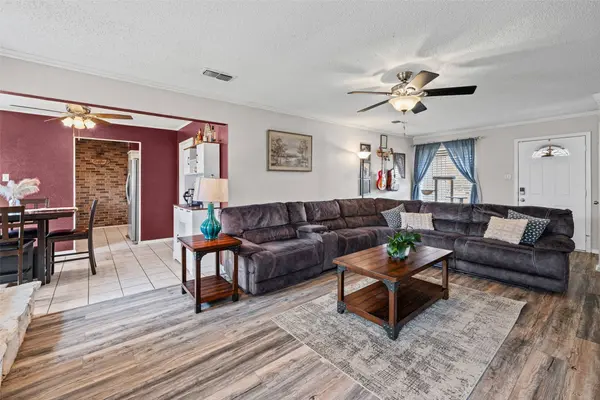 3900 Cresthill RD, Benbrook, TX 76116