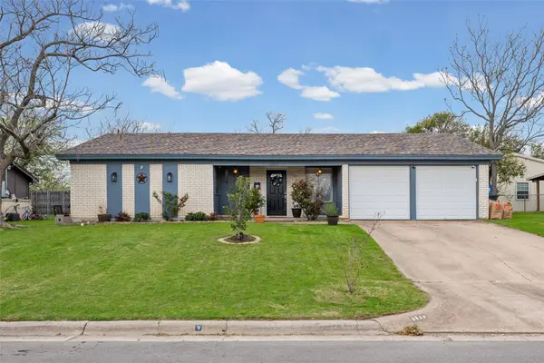 3900 Cresthill RD, Benbrook, TX 76116