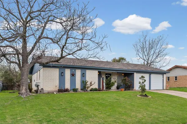 3900 Cresthill RD, Benbrook, TX 76116