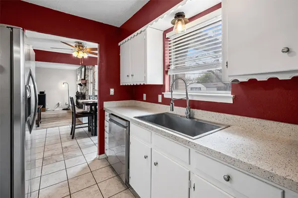 3900 Cresthill RD, Benbrook, TX 76116