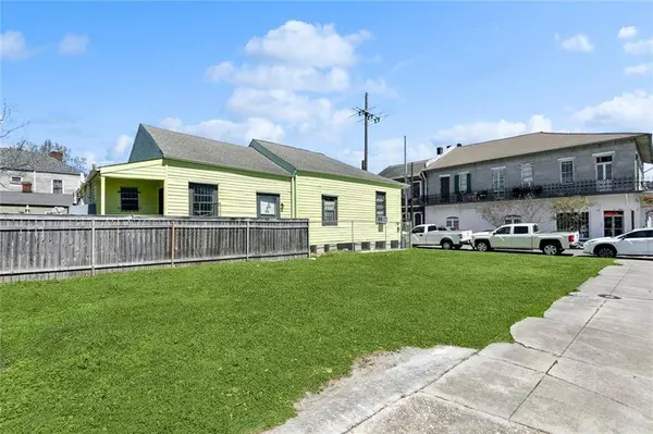 1000 FRENCHMEN ST, New Orleans, LA 70116