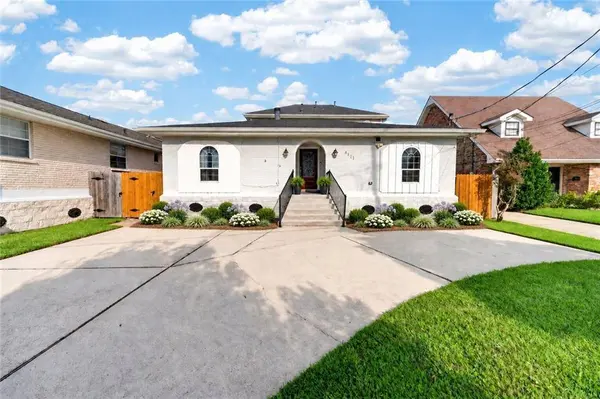 4421 LAKEWOOD DR