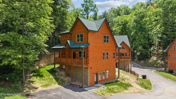 2107 Valley Creek WAY, Pigeon Forge, TN 37862