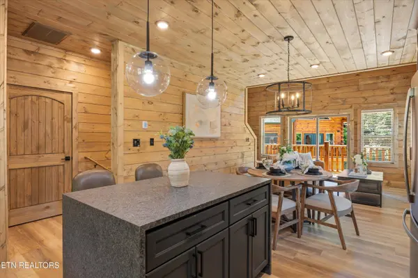 2107 Valley Creek WAY, Pigeon Forge, TN 37862