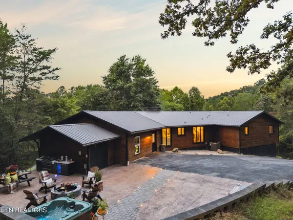 3430 Lillie Blvd, Pigeon Forge, TN 37876