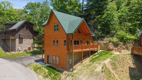 2107 Valley Creek WAY, Pigeon Forge, TN 37862