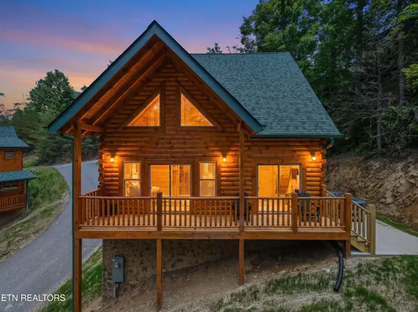 2107 Valley Creek WAY, Pigeon Forge, TN 37862