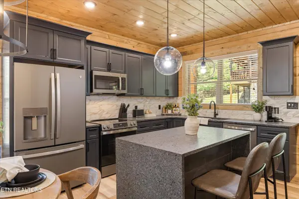 2107 Valley Creek WAY, Pigeon Forge, TN 37862