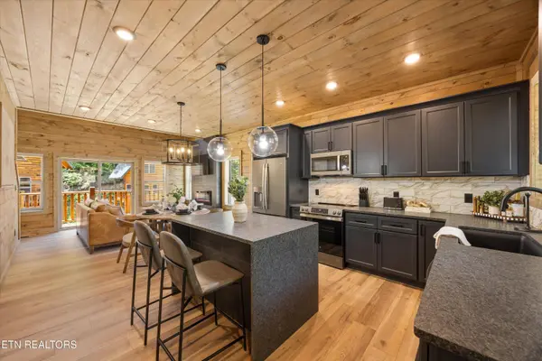 2107 Valley Creek WAY, Pigeon Forge, TN 37862