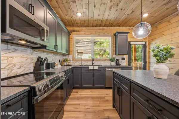 2107 Valley Creek WAY, Pigeon Forge, TN 37862