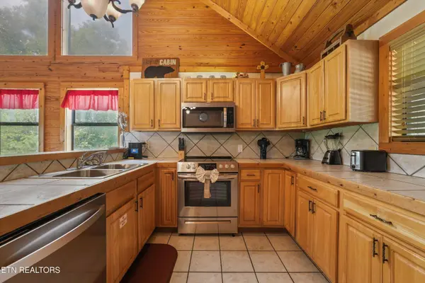 1583 Nicoha Blvd, Sevierville, TN 37876