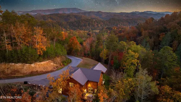 2971 Laughing Pine LN, Sevierville, TN 37862
