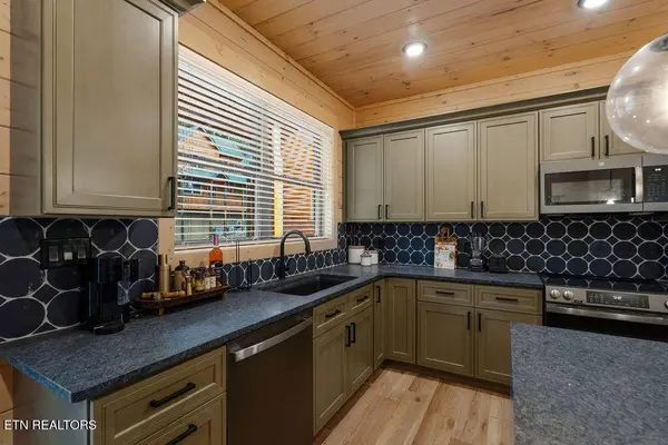 2106 Vly Crk WAY, Pigeon Forge, TN 37862