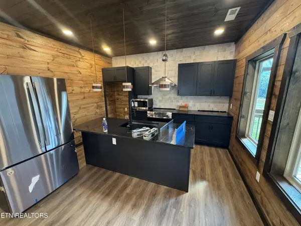 502 Warbonnet WAY, Pigeon Forge, TN 37863