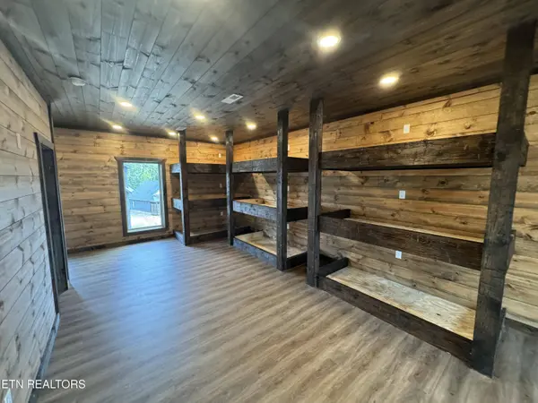 502 Warbonnet WAY, Pigeon Forge, TN 37863