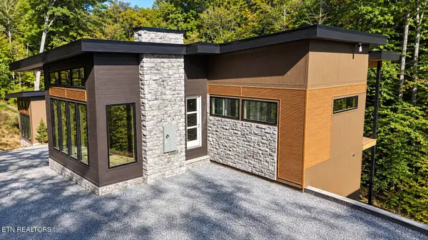 1031 Smoky Mountain WAY