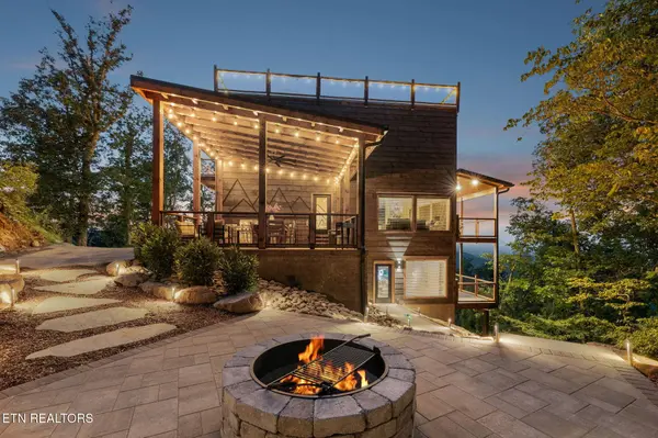 2525 Angelos Mountain WAY, Pigeon Forge, TN 37862
