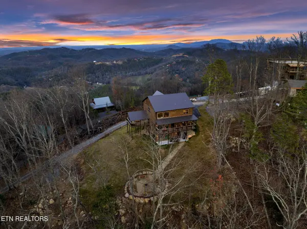 2520 Angelos Mountain WAY, Pigeon Forge, TN 37862