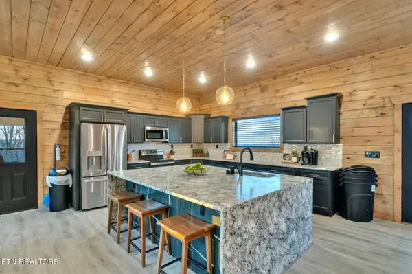 2520 Angelos Mountain WAY, Pigeon Forge, TN 37862