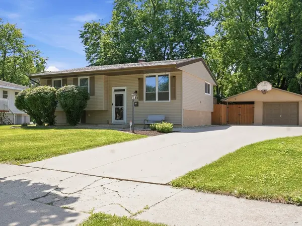 2711 CADDY LN